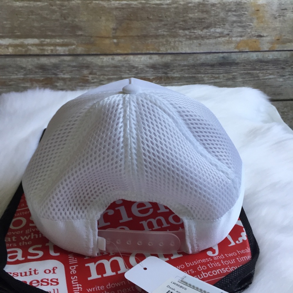 NWT lululemon dash and splash cap hat white II - Picture 3 of 4